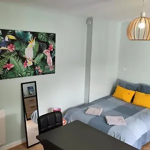 Appartement Refait A Neuf Pour 3 Personnes Avec Wi-fi, Vic-sur-Cère